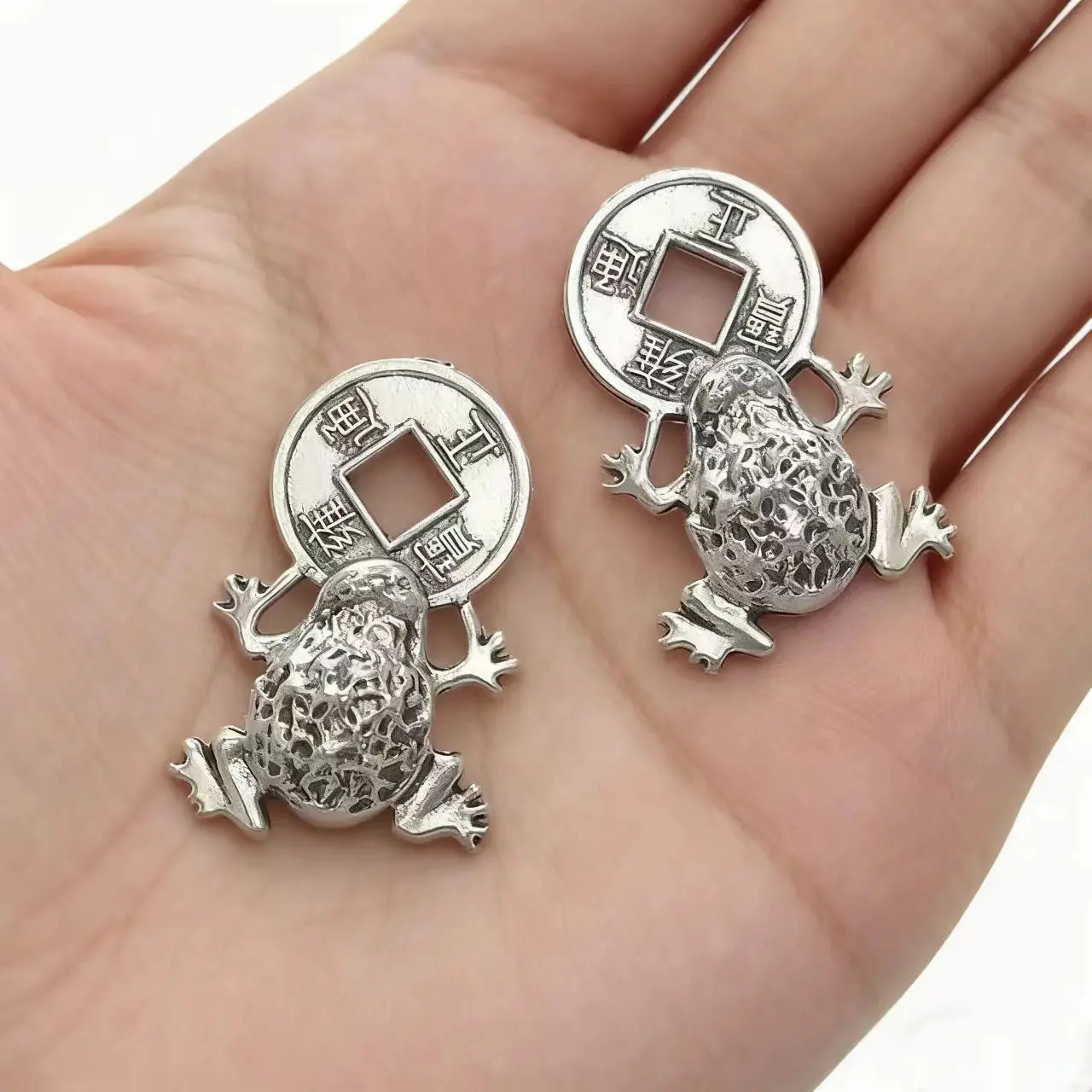 10 Pcs/Lot Keychain Pendants Antique Silver Color Gold Color Coin Frog Charms Handcraft For DIY Jewelry Making