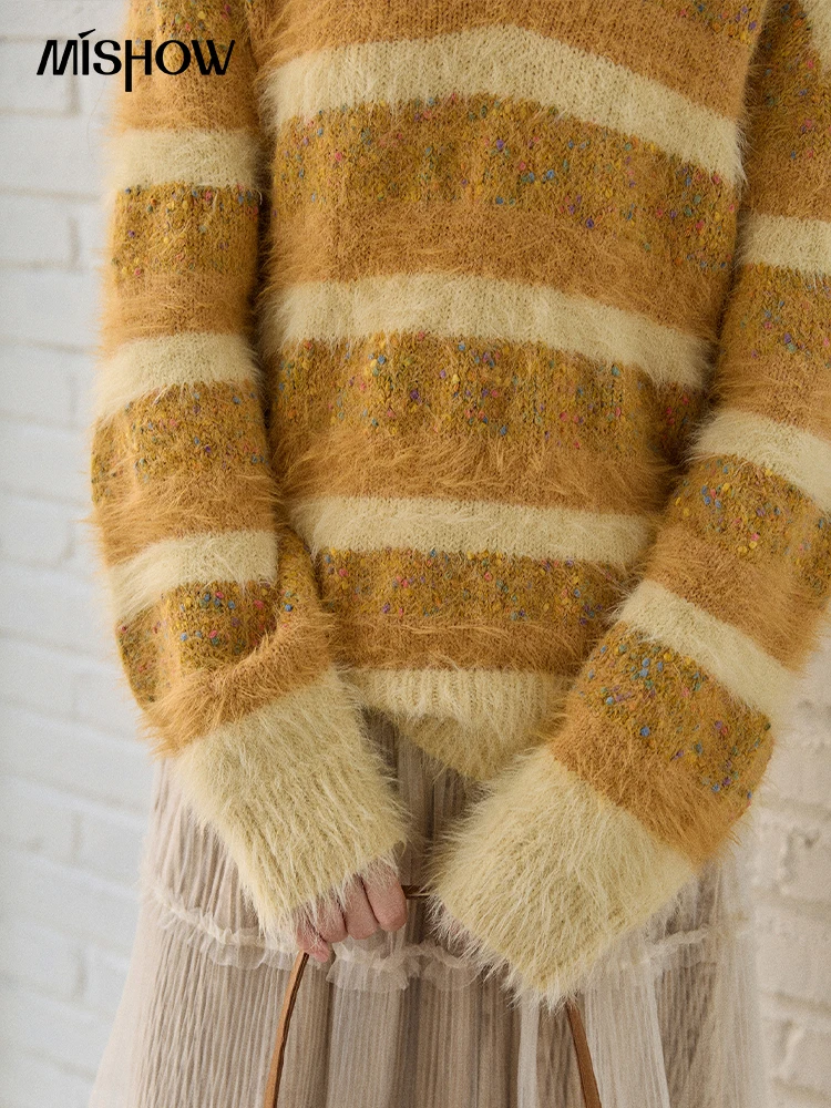 MISHOW Pullover lavorato a maglia con scollo a V da donna Maglione a righe gialle retrò 2025 Maglione lavorato a maglia allentato jacquard visone finto casual MXE87Z2766