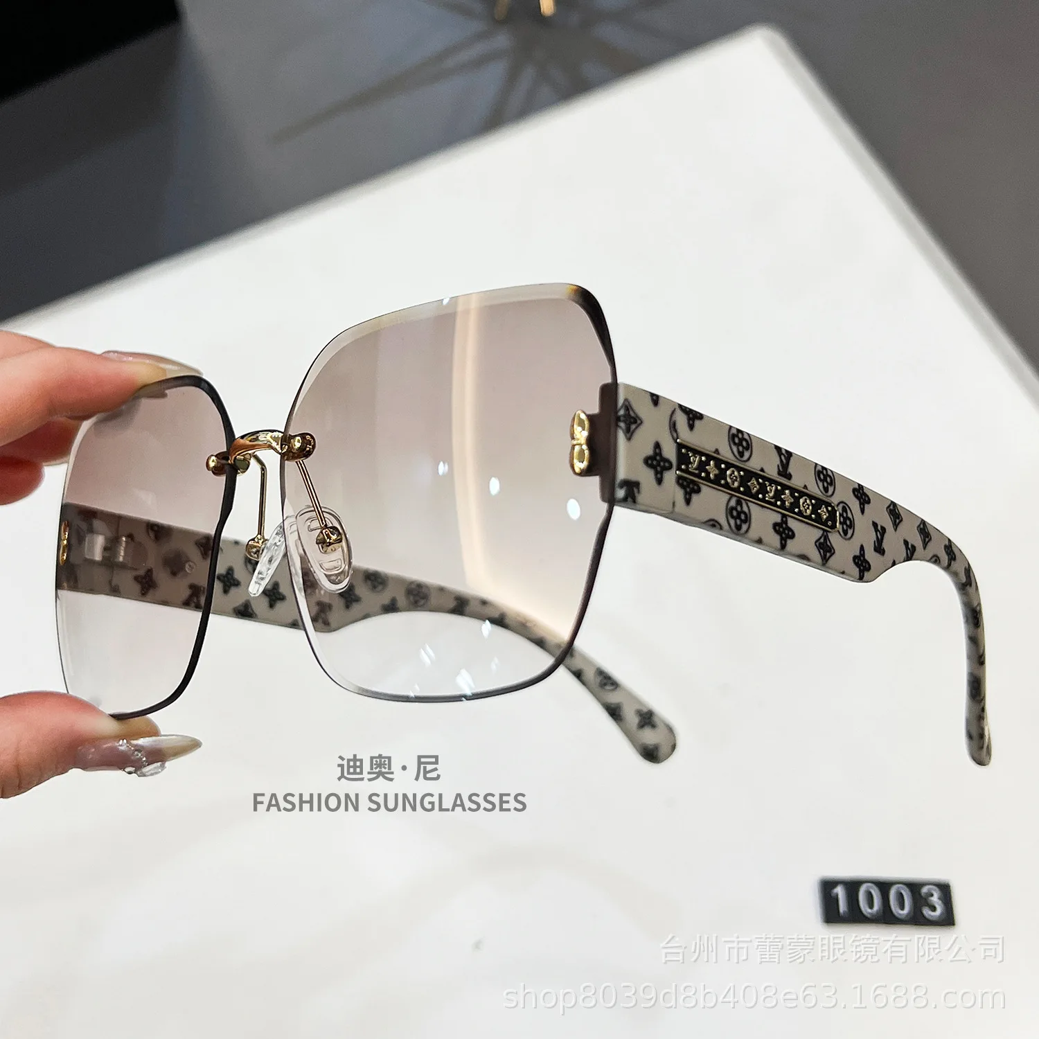 

Designer New Crystal Cut Sunglasses Hip Hop Luxe UV Protection High Quality Premium Frame Fashion Statement Eyewear