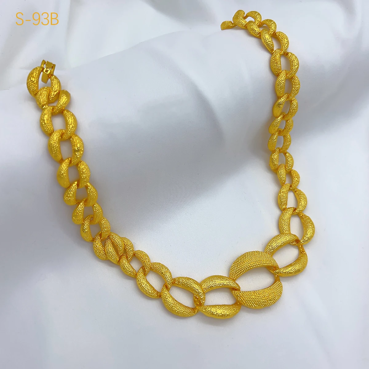 فرنسا دبي 24k الذهب اللون طقم مجوهرات للنساء الفاخرة الزفاف الزفاف قلادة وأقراط مجموعة الأفريقية المختنق هدايا الحفلات