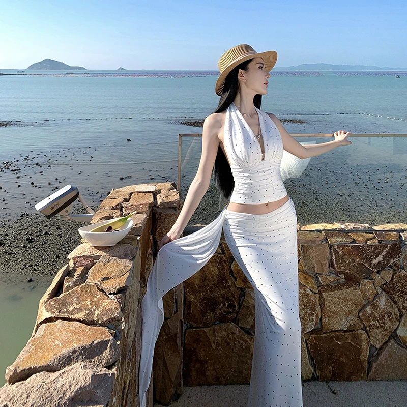 

ALPHALMODA 2026, Лето, Французский ретро-стиль, в горошек, комплект из 2 предметов, V-образный вырез, приталенный крой, топ-халтер, юбка с высокой талией, комплект для женщин