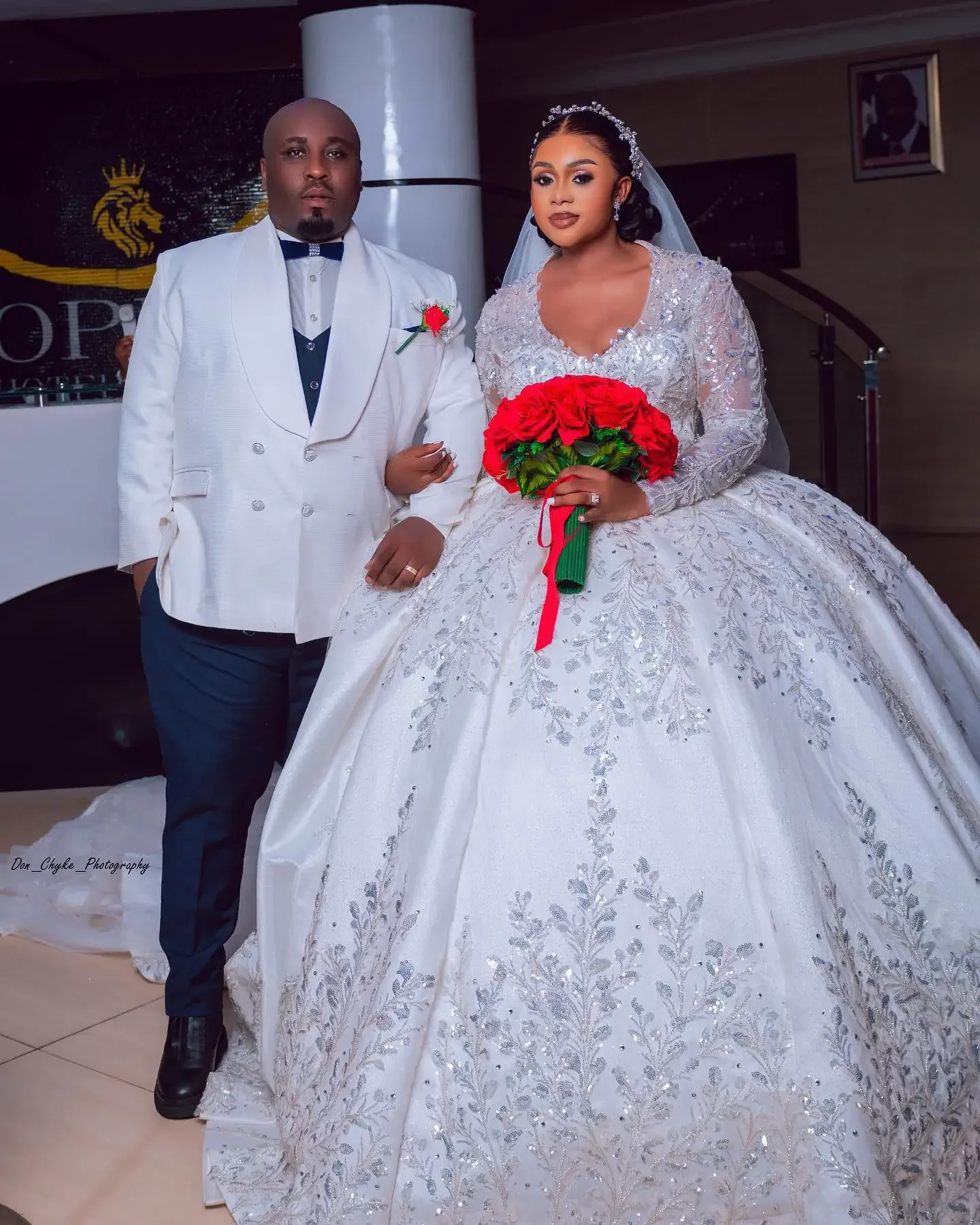 Robe de mariée de luxe personnalisée, grande taille, en dentelle, à paillettes, manches longues, perlée, 2026