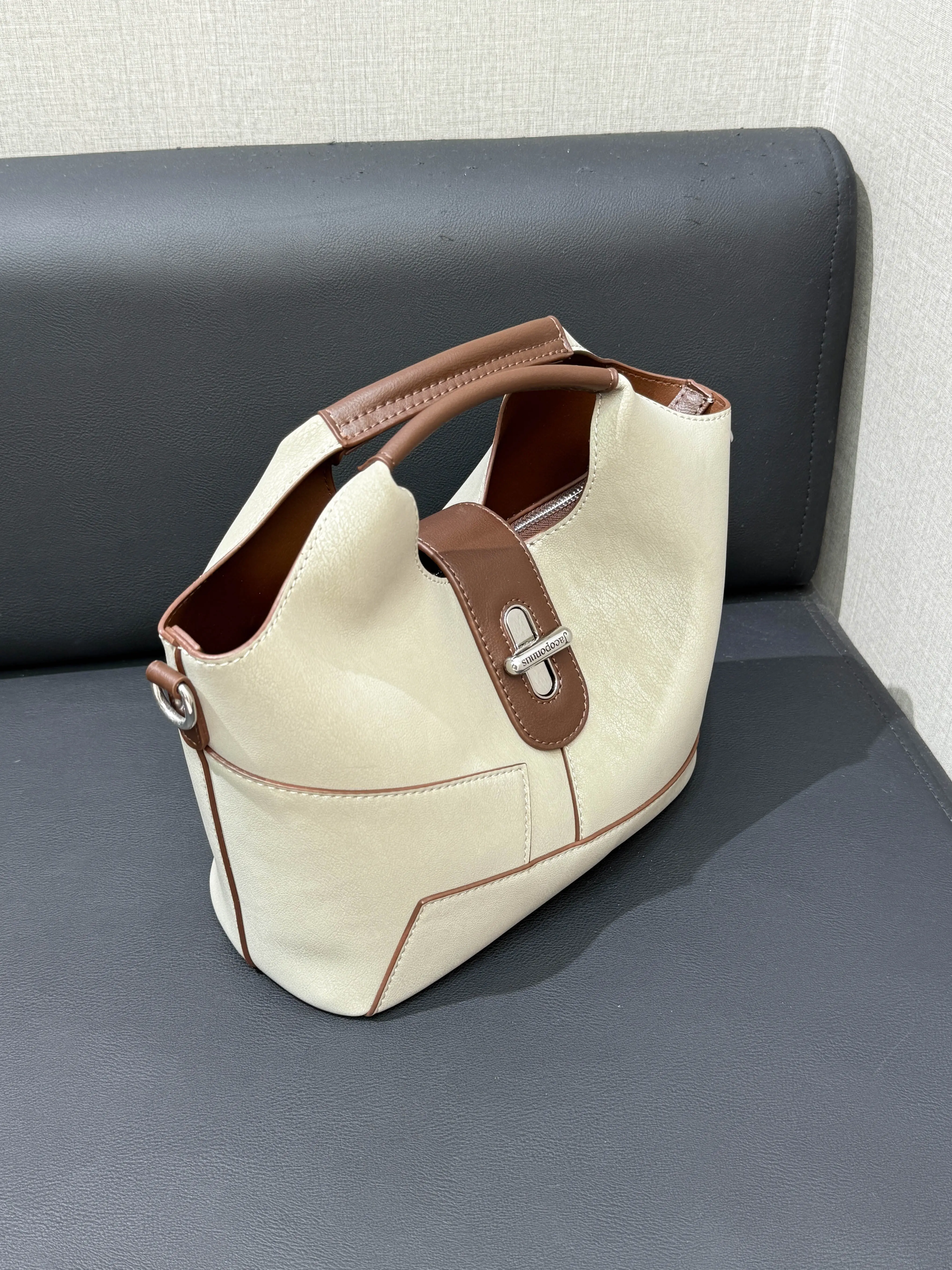 bolso-de-mano-amiciyah-para-mujer-estilo-retro-color-marron-con-parches-tipo-bandolera-para-el-verano-2026-moderno-y-ele