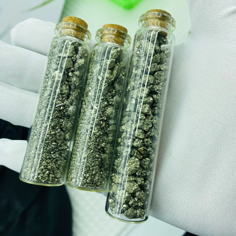 جزيئات البيريت الطبيعية حقيقية معدنية ذهبية 2-5 مللي متر حجر البيريت النادر غير المنتظم في زجاجة لصنع المجوهرات وجمع الصخور