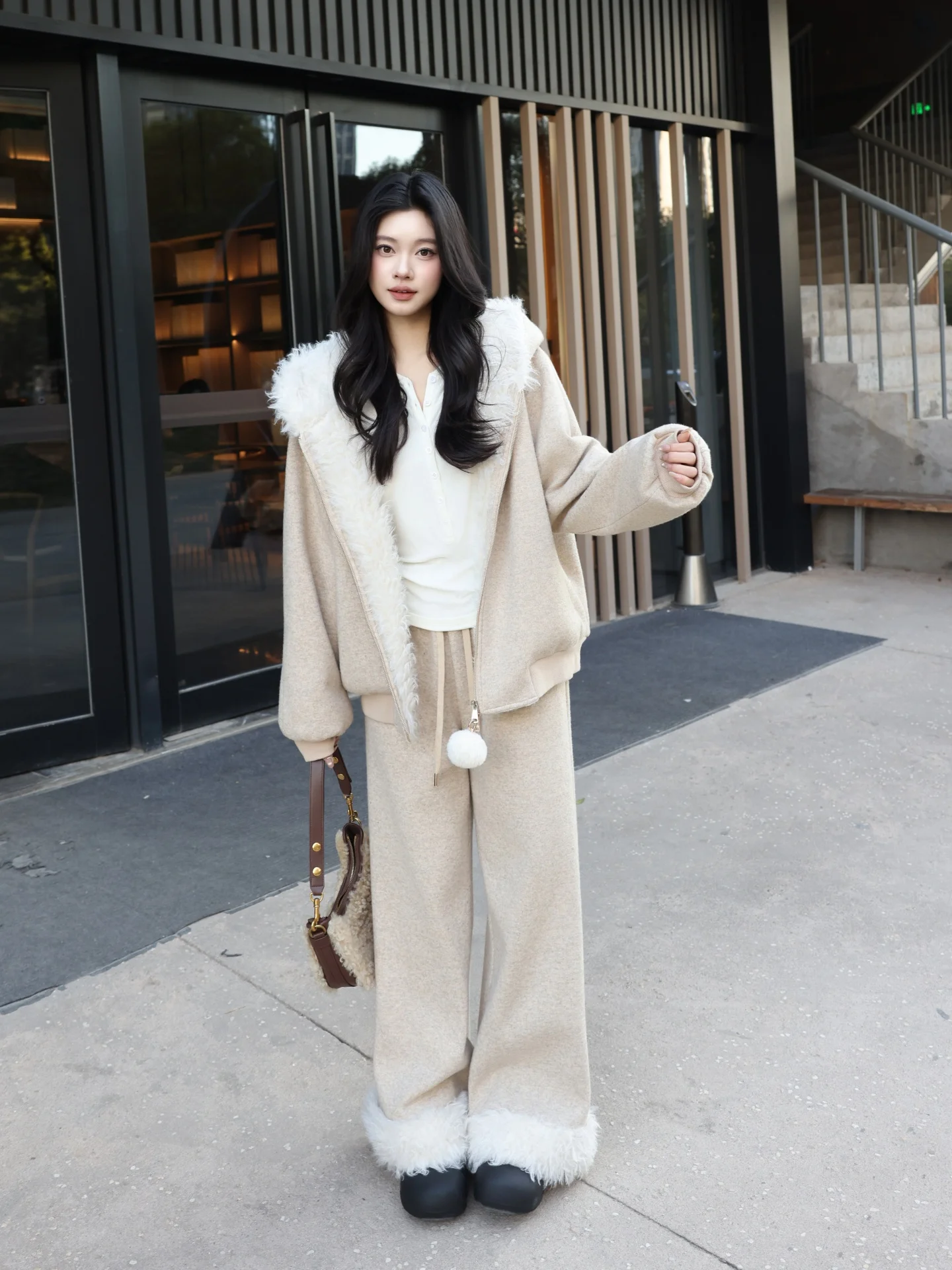 

Комплект из куртки и брюк из искусственного меха для женщин: теплый зимний повседневный костюм с длинными рукавами, утепленный полиэстером и гусиным пухом