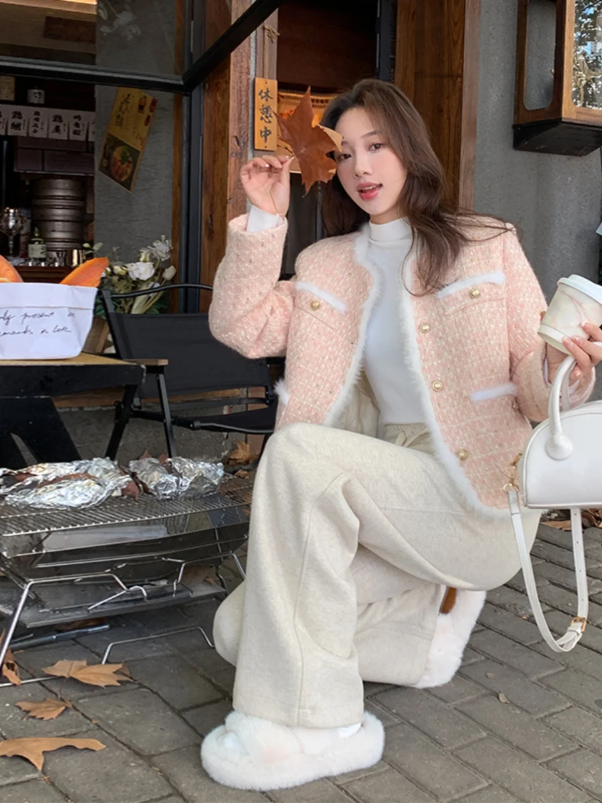 

Модная розовая короткая стеганая куртка-пуховик для женщин, маленький размер, трендовая, для повседневной носки, с круглым вырезом, на одной пуговице