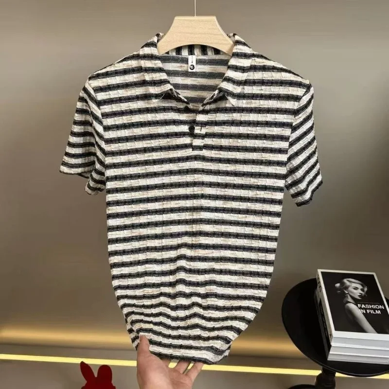 Herren-Poloshirt mit strukturierten Streifen, kurzärmelig, Umlegekragen, Knopfleiste, lockere Passform, Sommer, Basic, lässig, vielseitig, leichtes T-Shirt – Detail 4