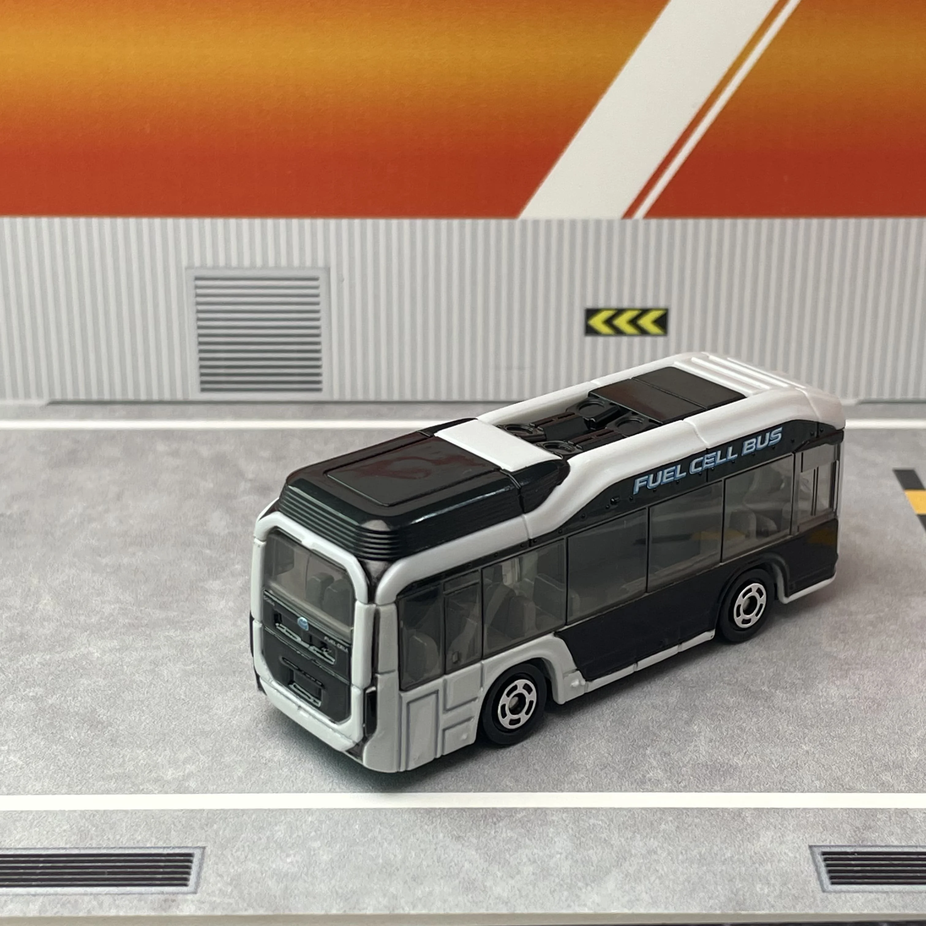 Takara Tomy Tomica nr 82 Toyota SORA Samochody Hot Pop 1:64 Auta Stop Metal Zabawki Pojazdy Silnikowe Odlewane Modele Metalowe dla Dzieci