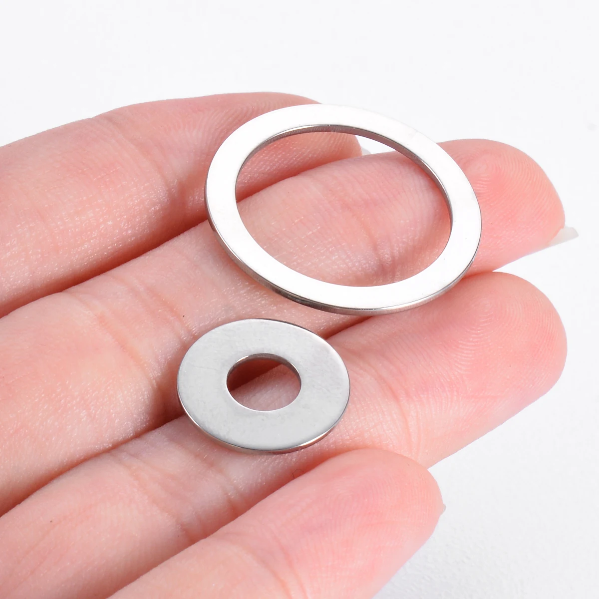 25Pcs Stainless Steel Round Circle Flat Washers Stamping Blank Mental  with Center Hole For Bracelet Necklace DIY Jewelry Making