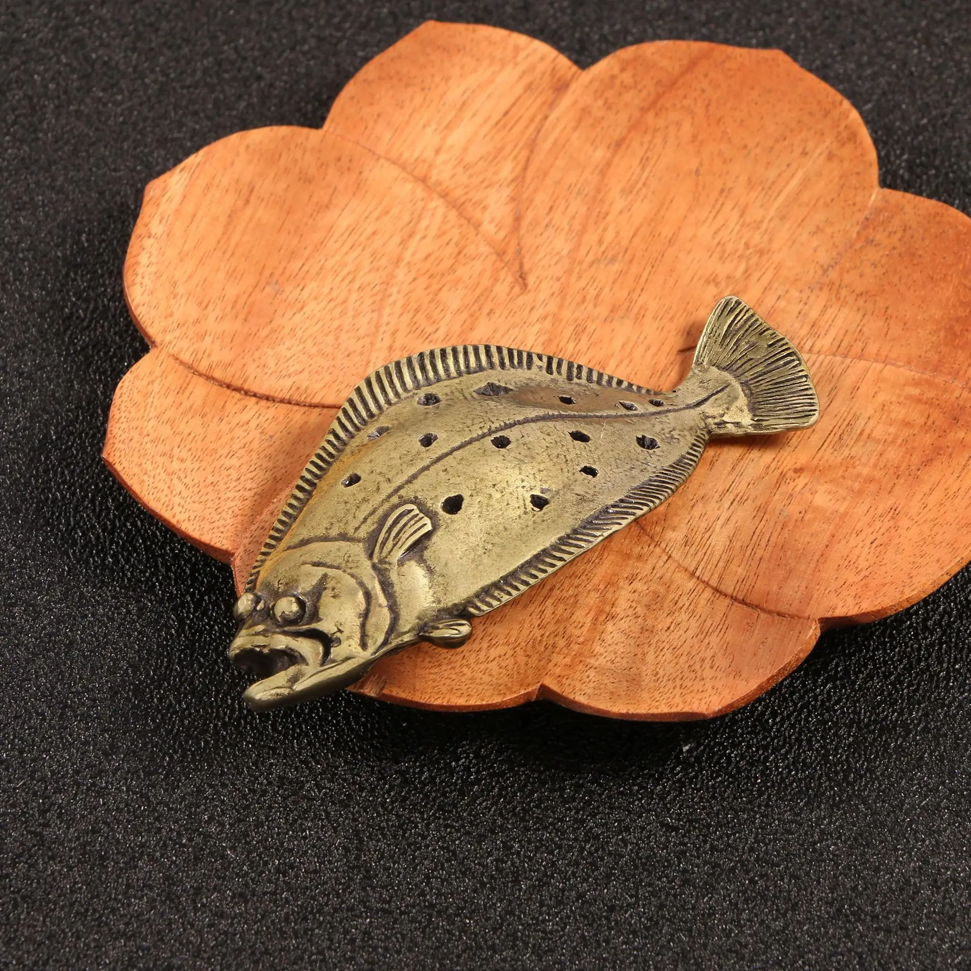 Artistic Brass Flatfish Decorative Figurines Copper Flounder Masterpiece Art Collectible Biomimetic Marine Animals Crafts