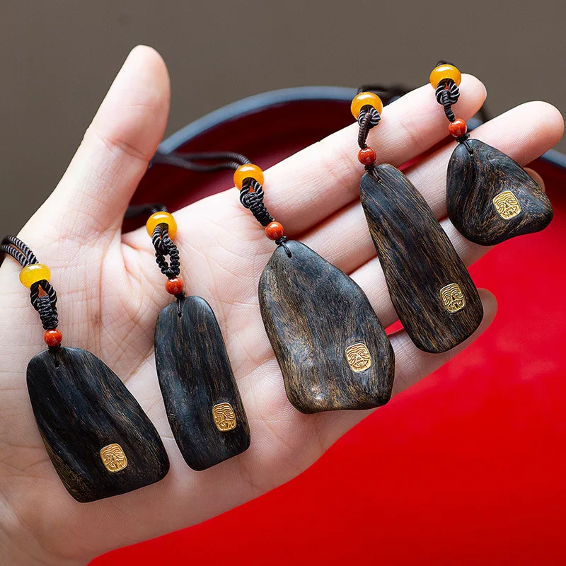 

Natural wild old material Brunei agarwood pendant inlaid with gold necklace five scriptures and six words of proverbs pendant