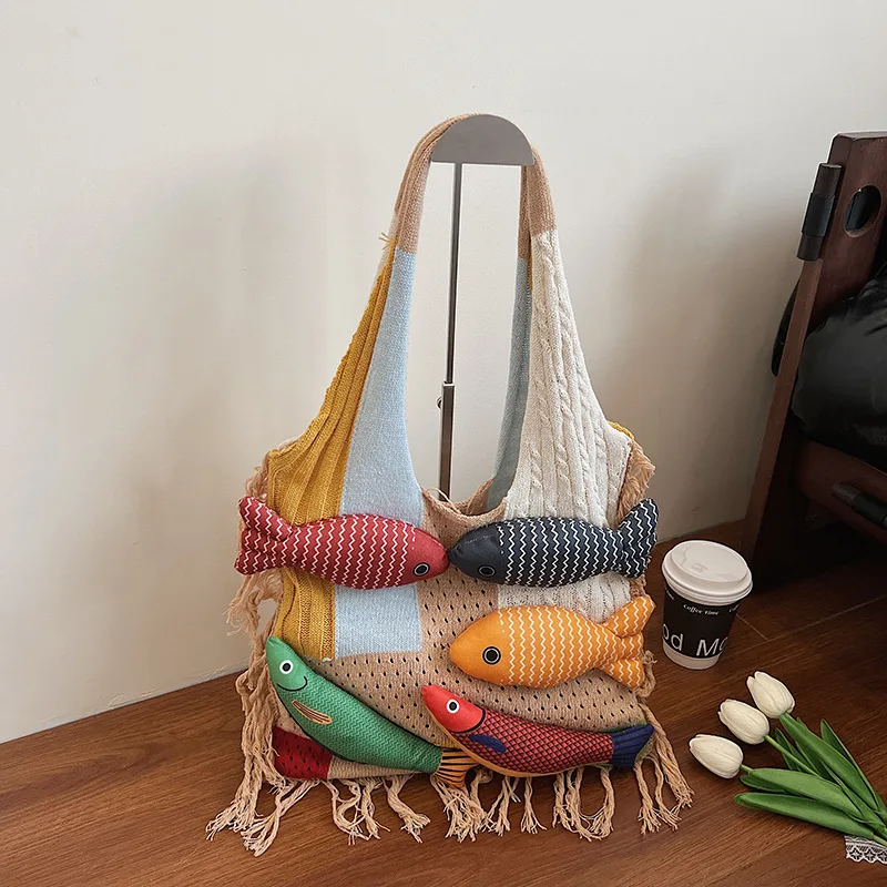 

2025 New Fashion Women Summer Tassel Woven Tote Bag 3D Fish Knitted Armpit Shoulder Bag Large Capacity Casual Beach Bag Handbgas