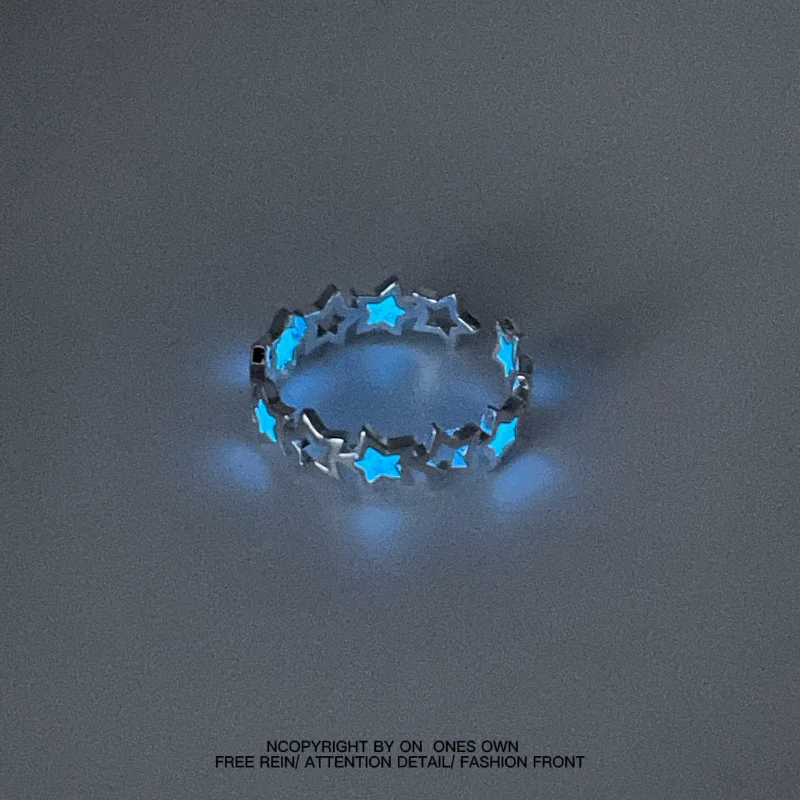 

If you are bored, wear a star that can shine! Creative luminous five-pointed star zinc alloy, ring