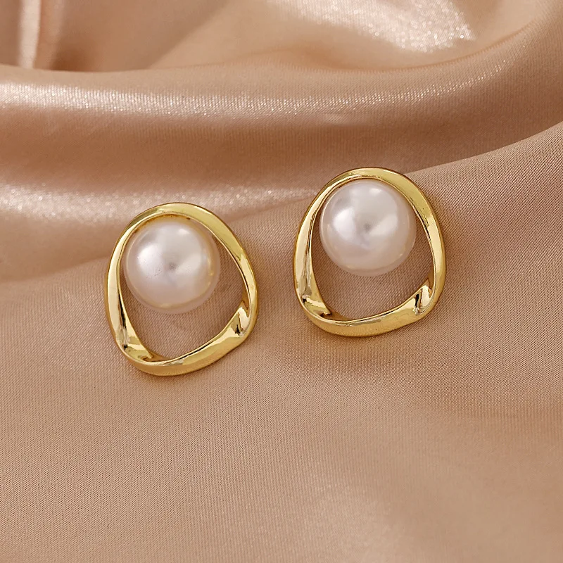 Natural pearl earrings female temperament light luxury long studs silver needle retro ear accessories wholesale