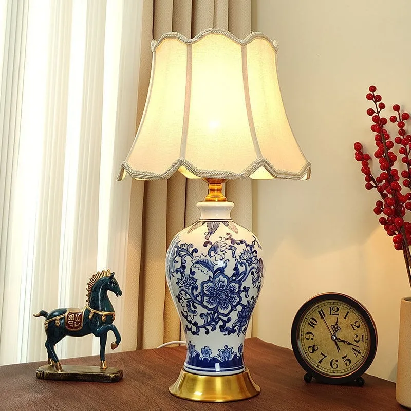 Vintage Blue White Porcelain Hand Painted Ceramic Table Lamp American Style Bedside Lighting for Living Room Model Home Decor