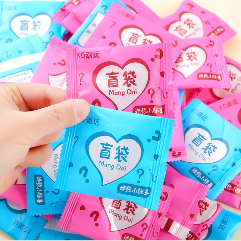 1/3/5/10 Buah Figur Model Kartun Mini Hadiah Kelas Acak untuk Perlengkapan Siswa Hadiah Pesta Hadiah Mainan Model Lucu Tas Buta