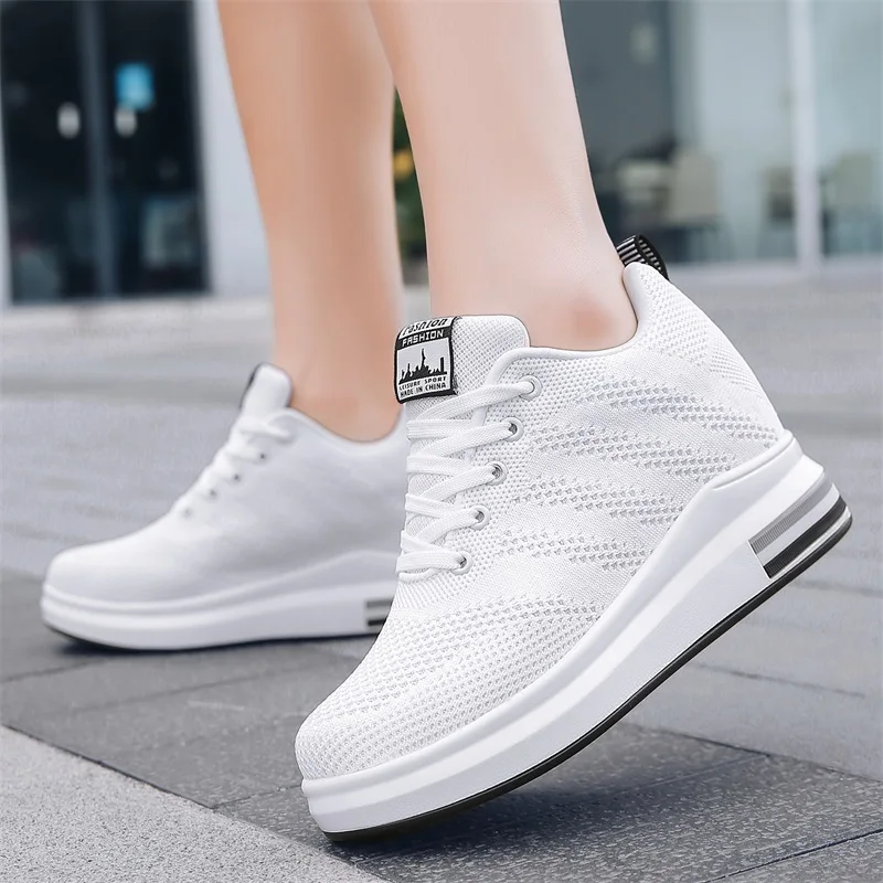 High Top Dames Sneakers 2024 Basket Femme Running Shoes For Women Inner Heightening Flying Woven Hollow PU Air Cushion Sole Bt21