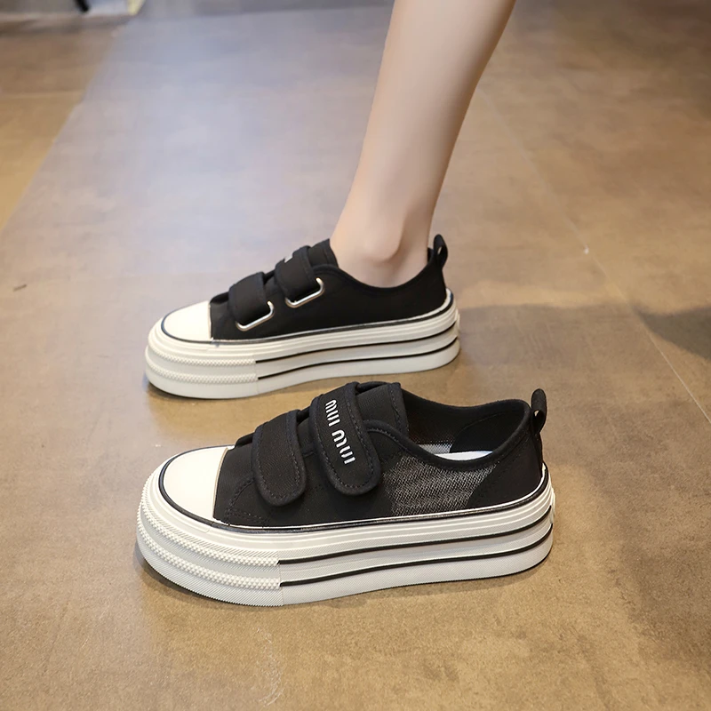 

Осенние спортивные туфли на толстой подошве для женщин, новинка 2023 года, популярные, универсальные, повседневные, модные, маленькие белые туфли, одинарные туфли