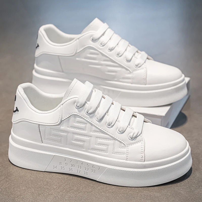 

2026 New Men's Shoes Spring and Autumn Flat-soled Casual Leather Shoes Sports Shoes Black and White Men's Thick-soled Breathable
