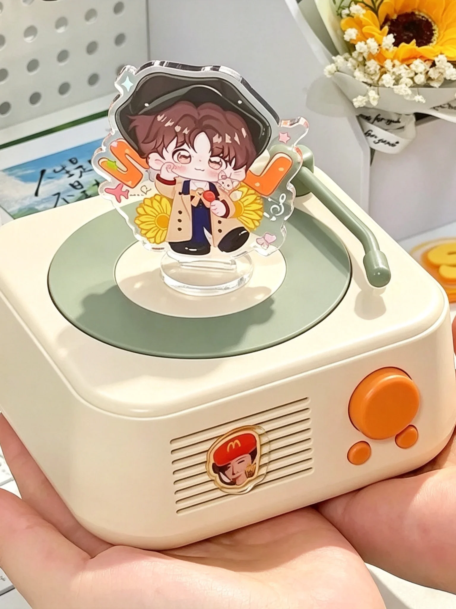 modern-brother-liu-yuning-bluetooth-speaker-birthday-gift-for-girlfriend-retro-style-yellow-color-practical-utility-gift