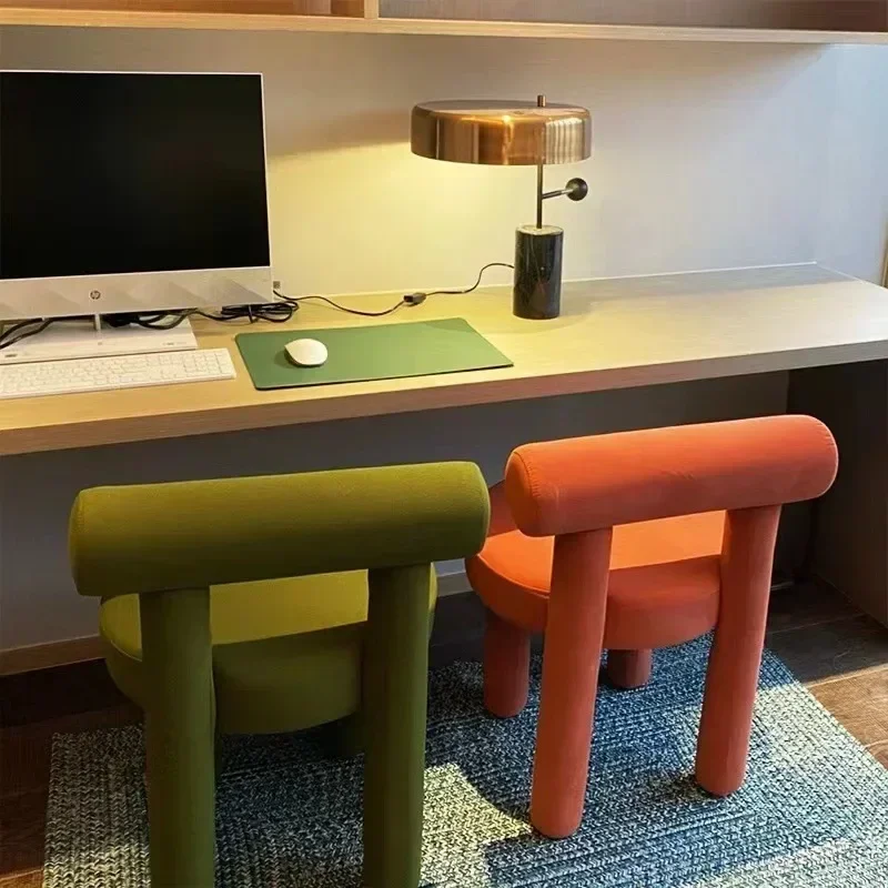 Samtstühle, modernes, bequemes Stuhldesign, weicher Glamour, Wohnzimmer-Bodenhocker, Zuhause, mobiles Make-up, dekorative, niedliche Möbel