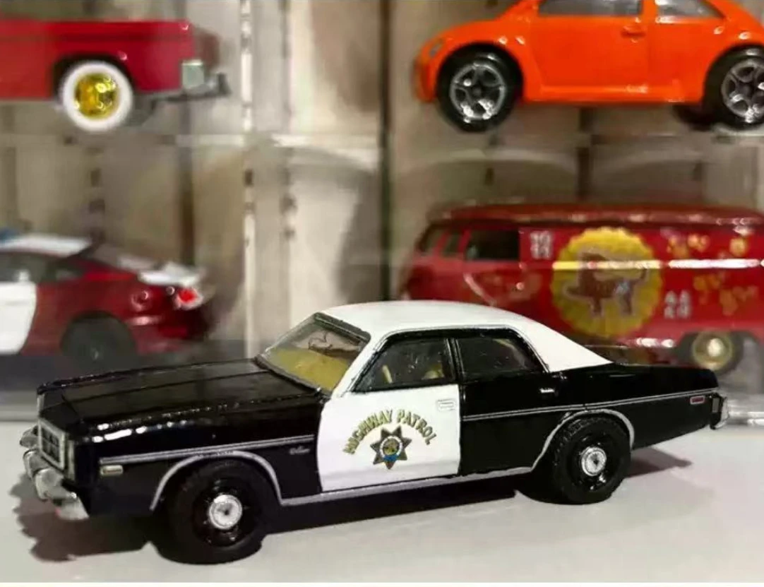 

1:64 1982 Ford Mustang SSP High Simulation Diecast Car Metal Alloy Model Car Children's toys Collectibles Child ornament