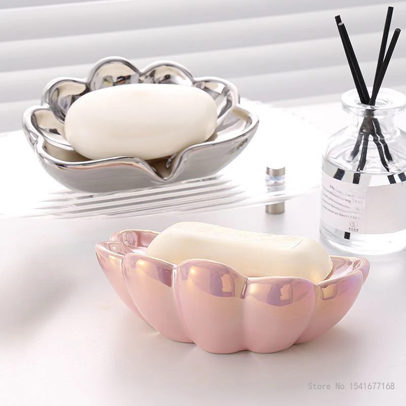 Ceramic Soap Dish Storage Rack Creative Light, Luxury Beauty Shell Home Bathroom Supplies, No Punching, Draining Water Dish, 1Pc