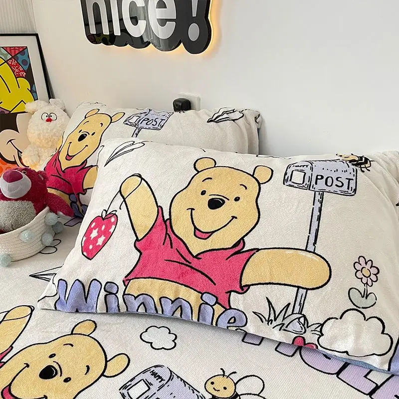 Federa in velluto corallo Cartoon Winnie The Pooh, accessori per la casa con motivo a punto anime Kawaii, regalo per federa morbida e spessa