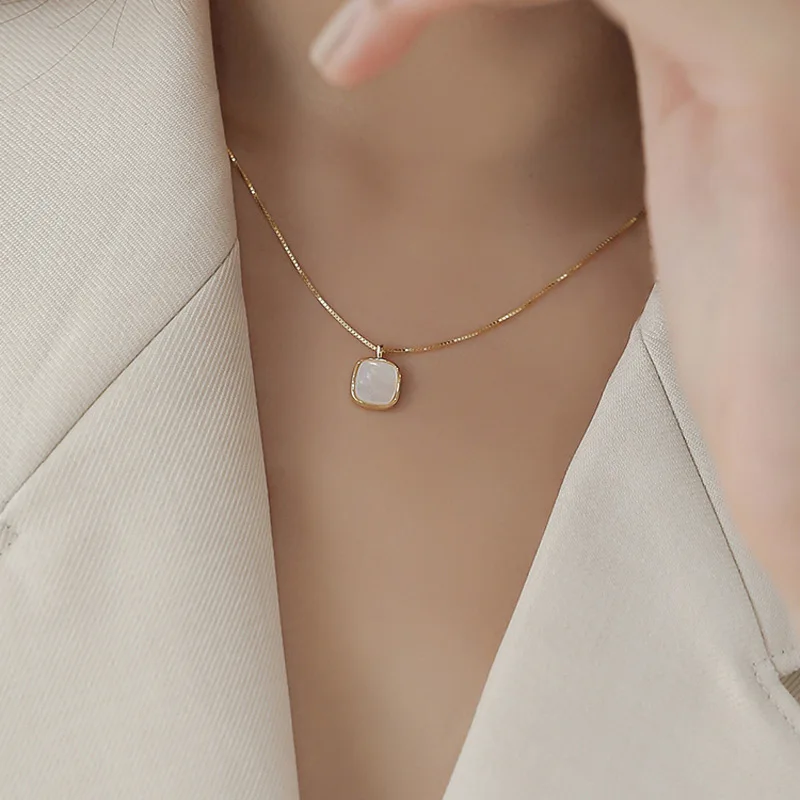 ANENJERY Srebrny kwadratowy naszyjnik z fritillary dla kobiet Prosty temperament Ins Chain Niche Jewelry — zdjęcie 5
