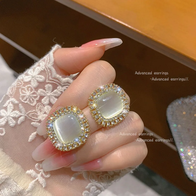 

High end Cat Eye Stone Earrings for Women's New Trendy Style Earrings Small and Popular Design, Jewelry decoration