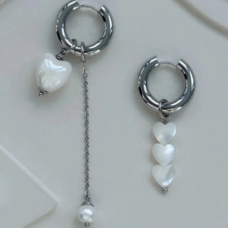 Retro New Trendy Geometric Stereo White Shell Heart-Shaped Earrings for Women Asymmetrical Imitation Pearl Earrings Punk Jewelry