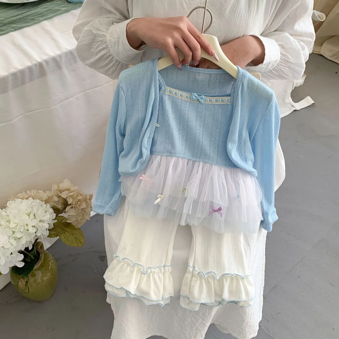 

Girls Set 2025 Spring and Summer New Korean Fashion Cute Sweet Buttful Knot Halter Tops Cardigan Lace Pants 3 Piece Set