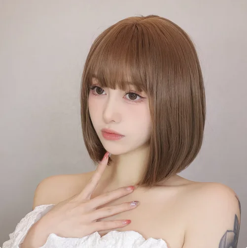 Light Brown Synthetic Wigs Straight Short Bob Cut with Bangs Wig for White Women Korean Daily Party Cosplay Heat Resistant Hair