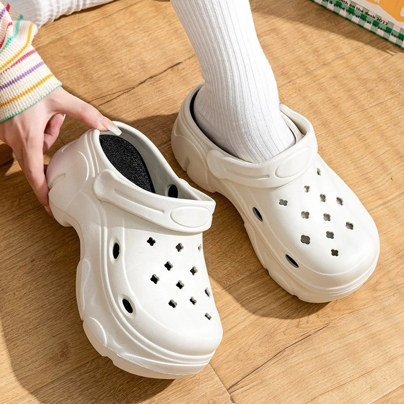 Thick-soled hole shoes, non-slip and breathable in summer, fashionable and versatile, heightening sandals