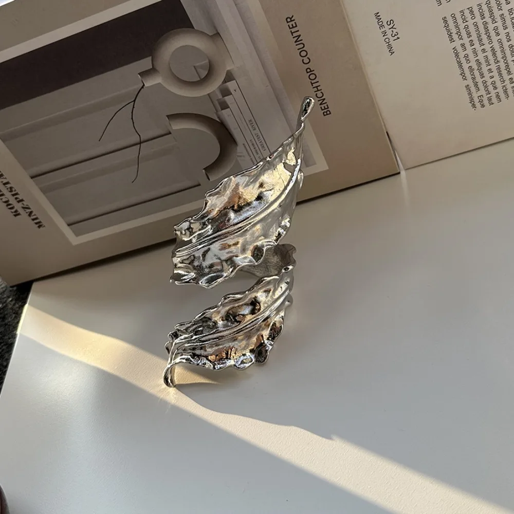 

Fashion Hip-hop Leaf Alloy Bracelet Exaggerated Chunky Hip Hop Bracelet Bohemian Punk Exaggerated Metal Handwork