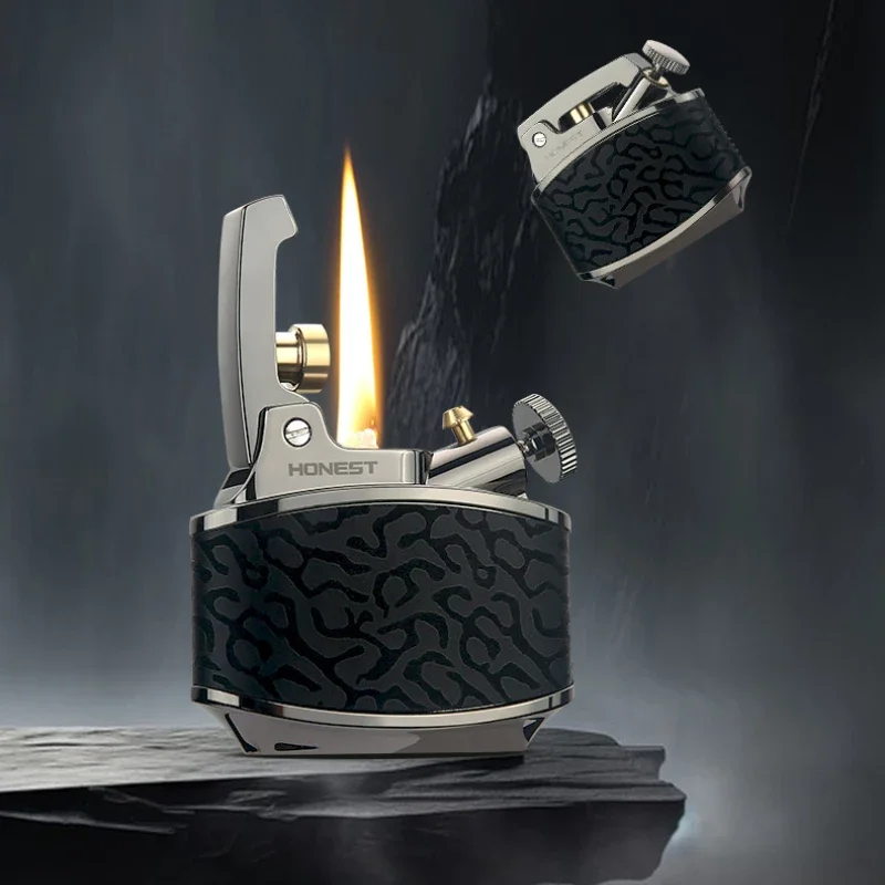 New Kerosene Lighter, Metal Grinding Wheel, Open Flame Lamination Process, Skin-coated Old-fashioned Press Ejection Lighter