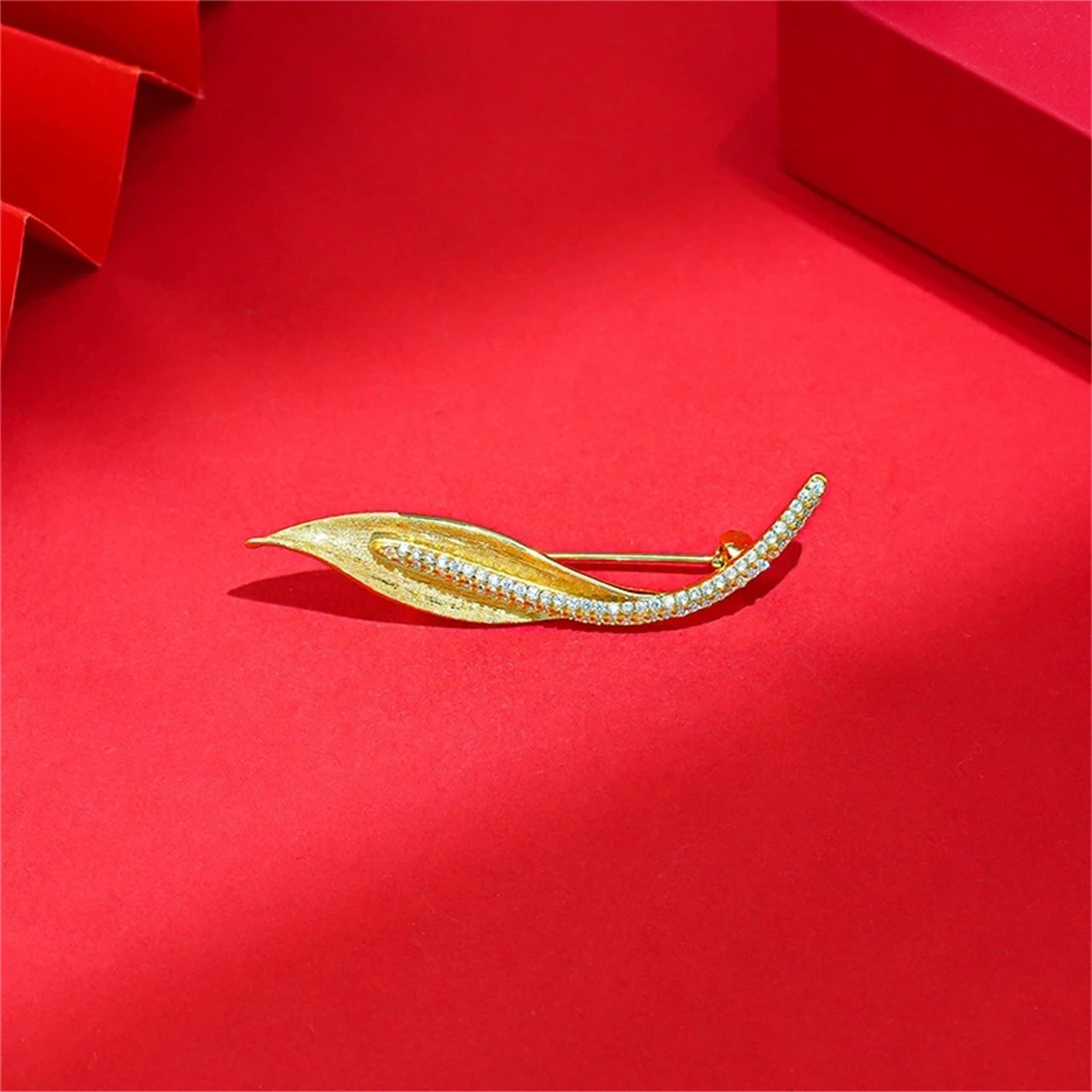 

100% S925 Стерлингового Серебра Лист Циркон Инкрустация Брошь Женская Мужская Булавка Подарок Изысканный Шарм Мода Изысканное Полное Платье Ювелирные Изделия Оптом