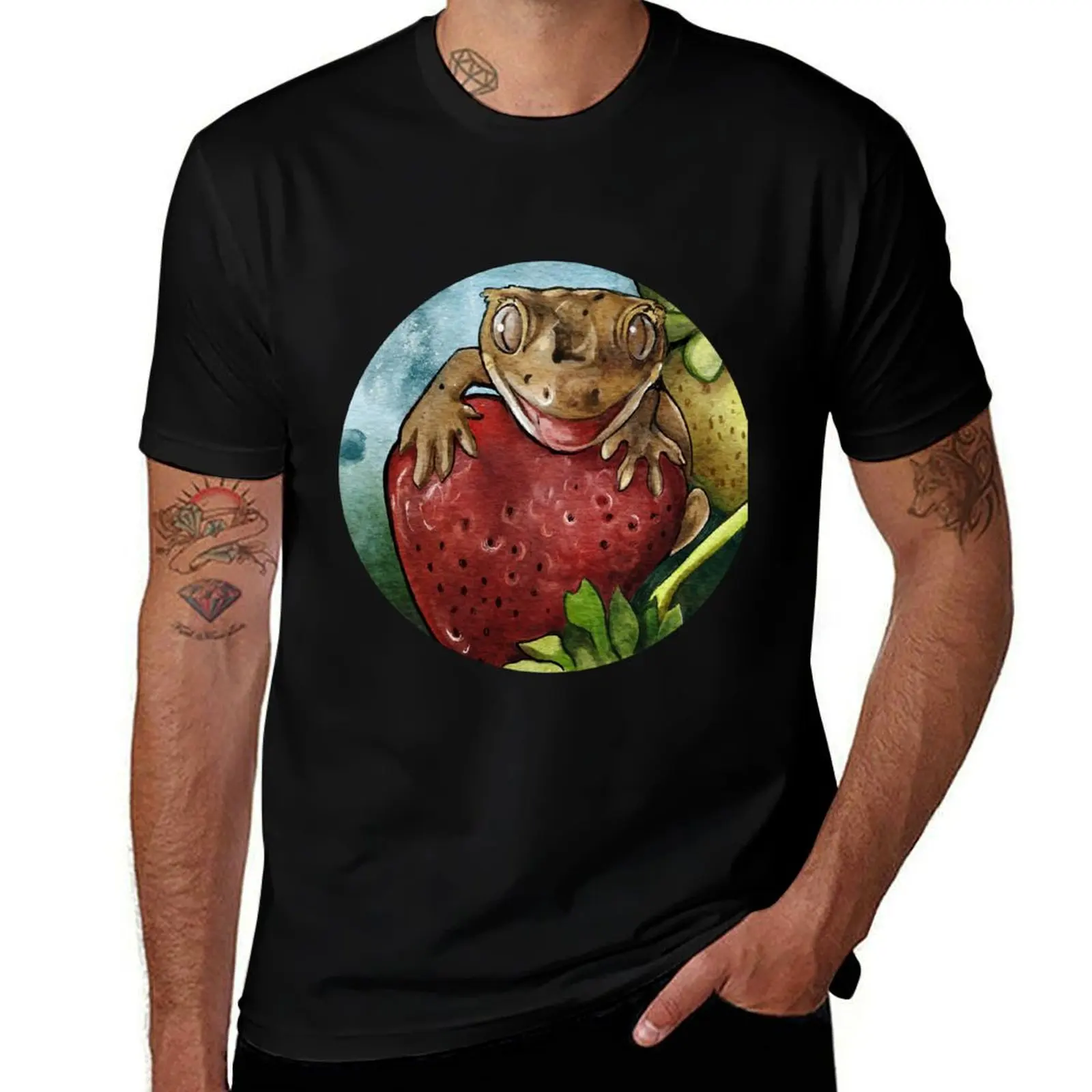 Crested Gecko on Strawberry Reptile Food Art T-Shirt Plus Size Lightweight Top T-Shirt