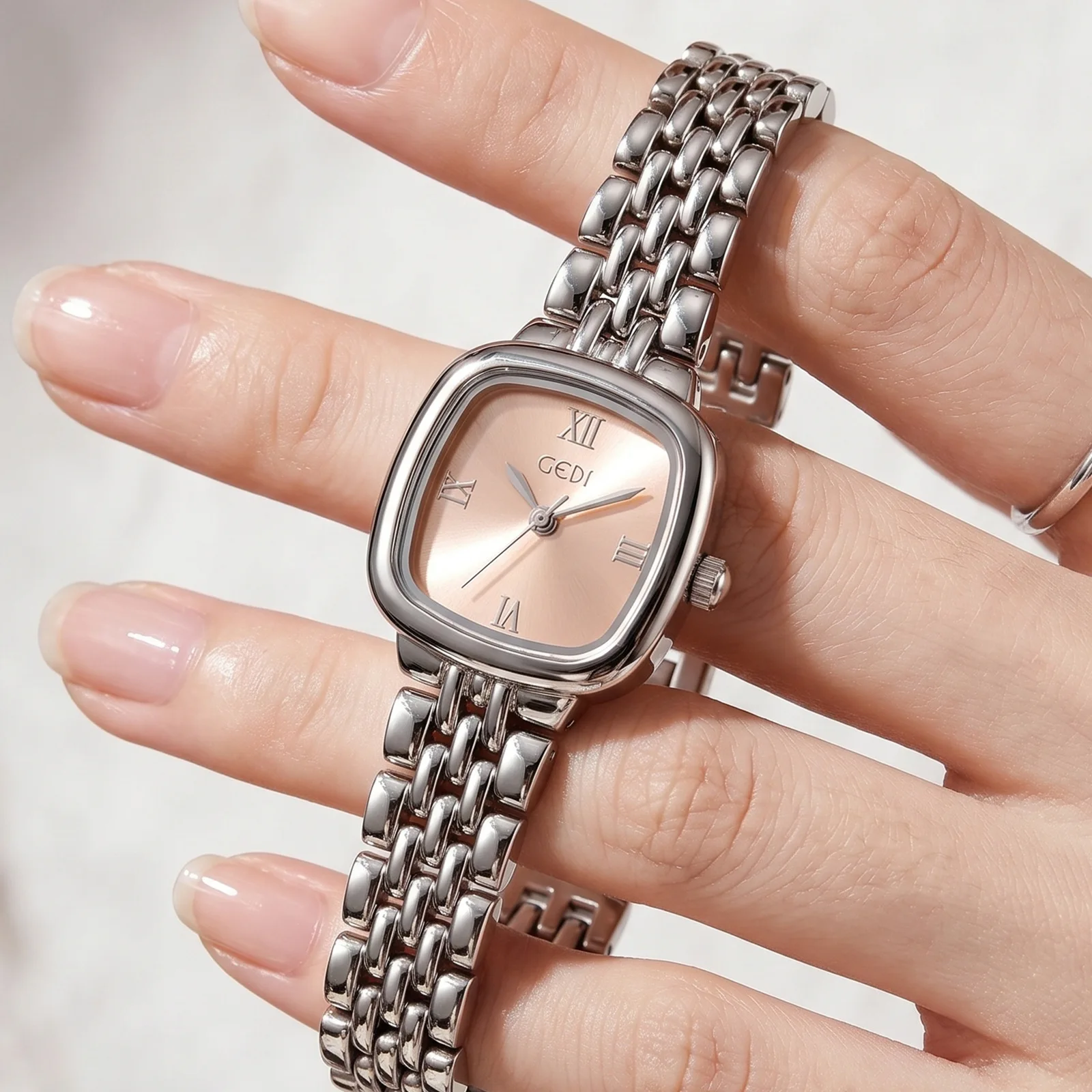 Light Luxury Small Gold Square Watch Women's Roman Scale Steel Strip Quartz Watch Retro High end Women's Watches