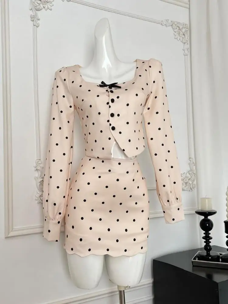 

Французские женские осенние винтажные топы в горошек с квадратным вырезом и длинными рукавами, однобортные топы с бантом + короткая юбка с высокой талией, шикарный костюм из двух предметов