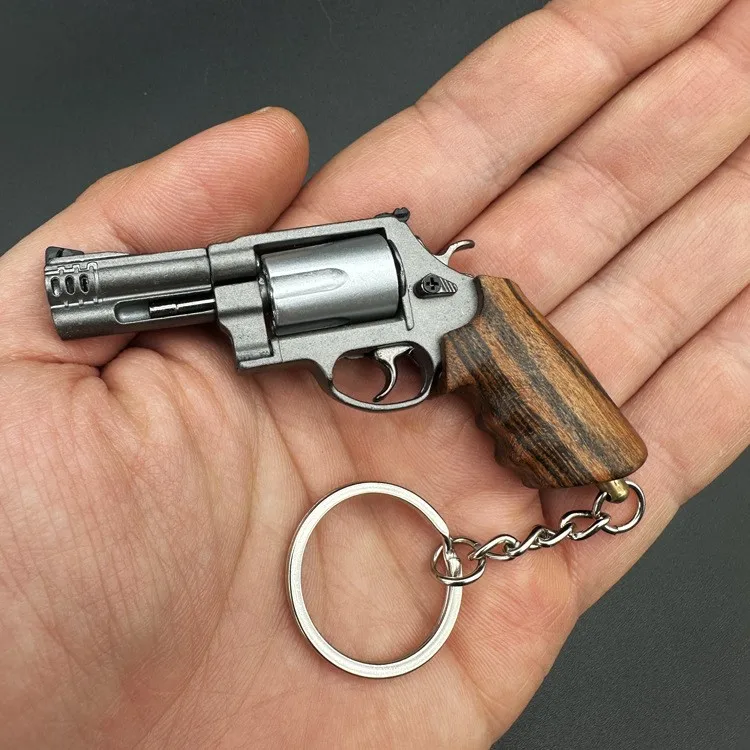 Miniature Unassembled Metal Alloy Gun Model Real Wood Handle Left-Handed M500 Revolver Keychain Toy Gift for Boys