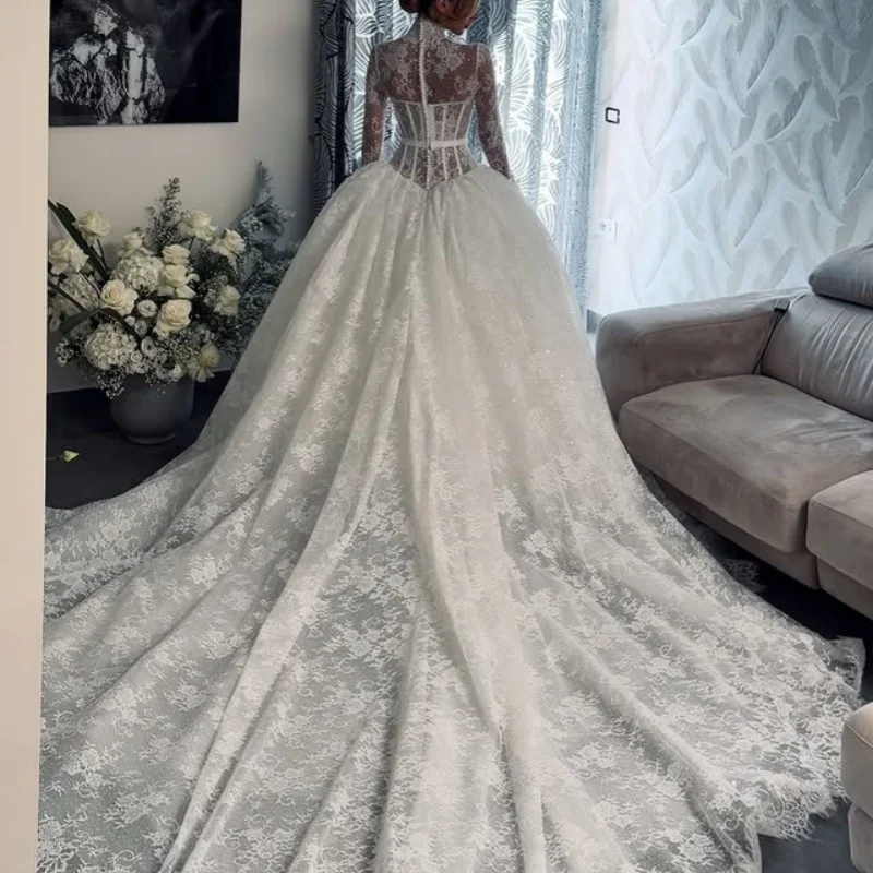الدانتيل الأبيض فساتين الزفاف خارج الكتف مشد صائق فساتين الزفاف تنورة اللؤلؤ الديكور متعدد الطبقات صنع ﻿ تخصيص