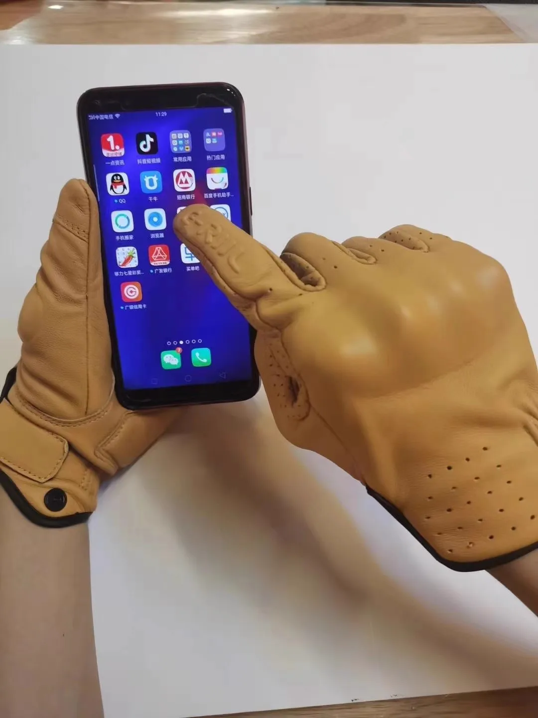 

Перфорированные кожаные перчатки для езды на мотоцикле в стиле ретро, дышащие перчатки для бездорожья, мото с сенсорным экраном, уличные мотоциклетные гонки, Guantes для мужчин и женщин