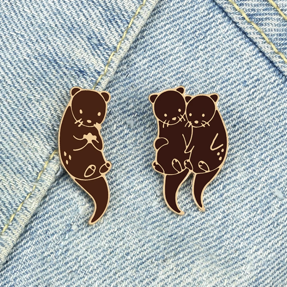 Brown Animal Sea Otters Brooch Holding Hand Lapel Pins Hat Cloth Backpack Enamel Badge Fashion Jewelry Gifts for Friends Kids