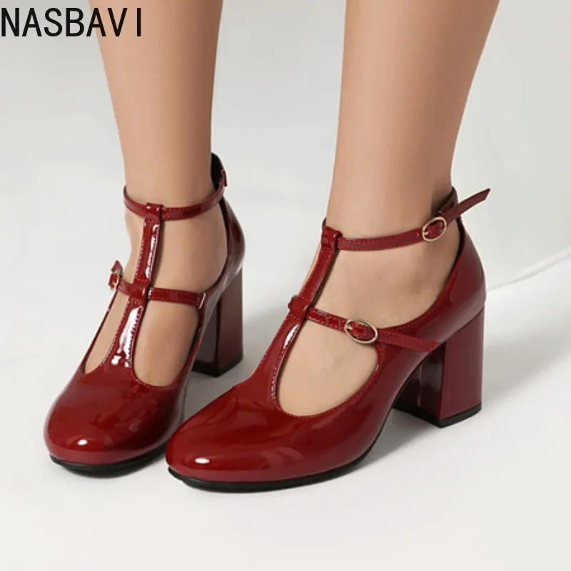 

NASBAVI 2025 Women Pumps Round Toe Chunky Heels 7cm T Strap Buckle Strap Large Size 41 42 43 Sweet Shoes Green Red Black