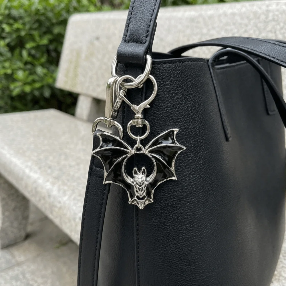 Dark Aesthetic Alloy Halloween Bat Keychain Enamel Black Bag Charm Lightweight Heart Shaped Gothic Key Ring For Women