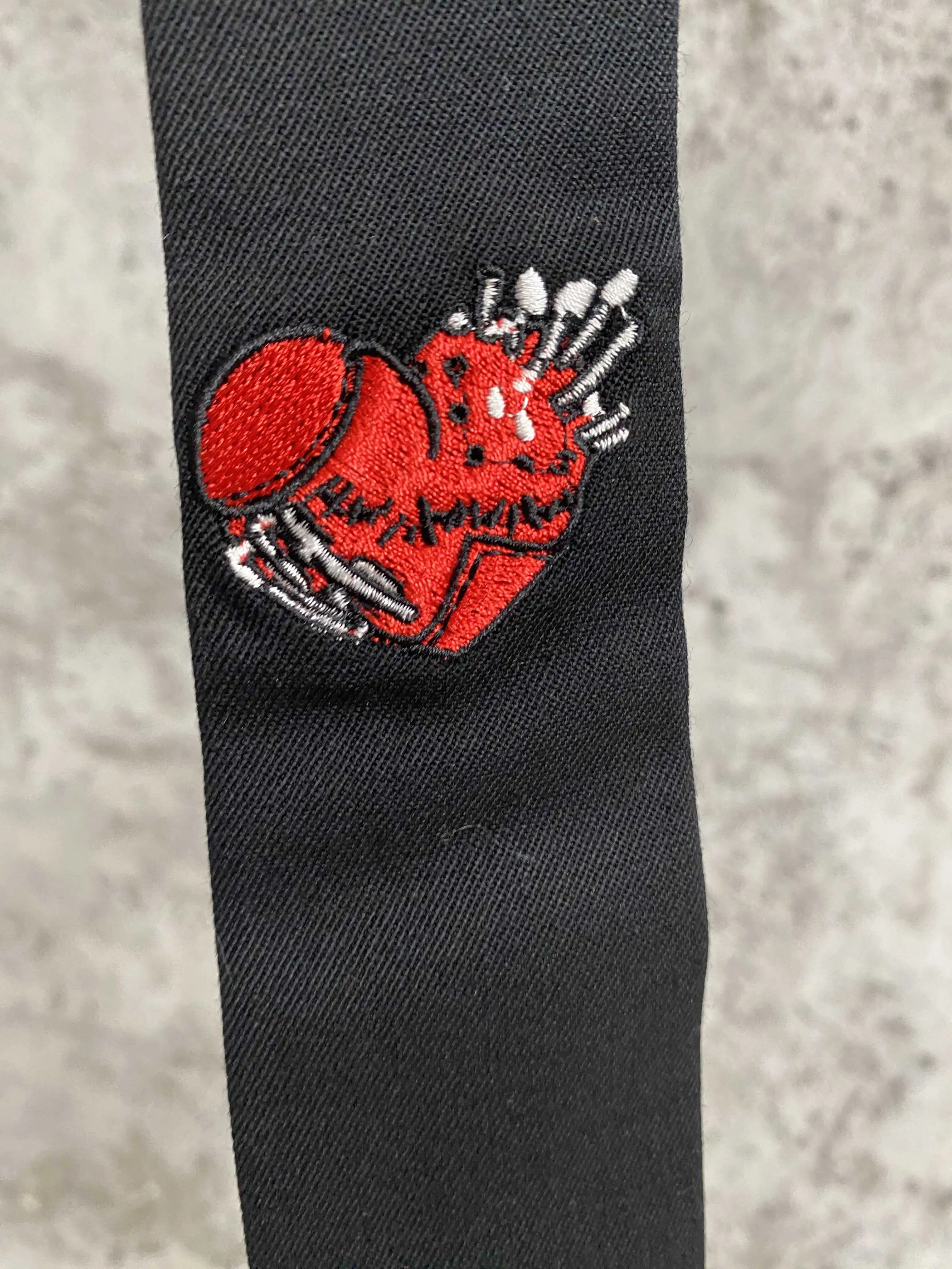 Conception originale, style japonais foncé, niche amour cravate en laine brodée à la main pour la Saint-Valentin