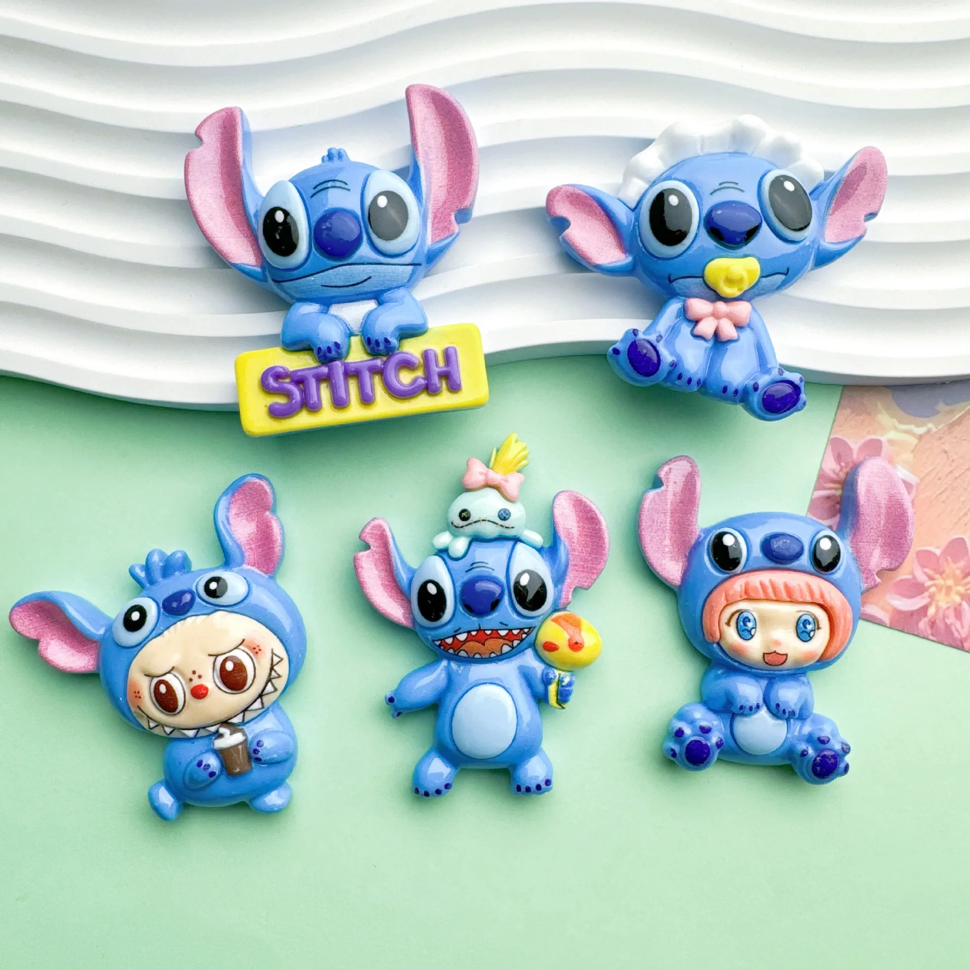 2pcs 수지 액세서리 큰 카드 귀여운 스티치 DIY 크림 접착제 휴대 전화 케이스 정크 매력 머리핀 머리띠 모자 구멍 신발 패치