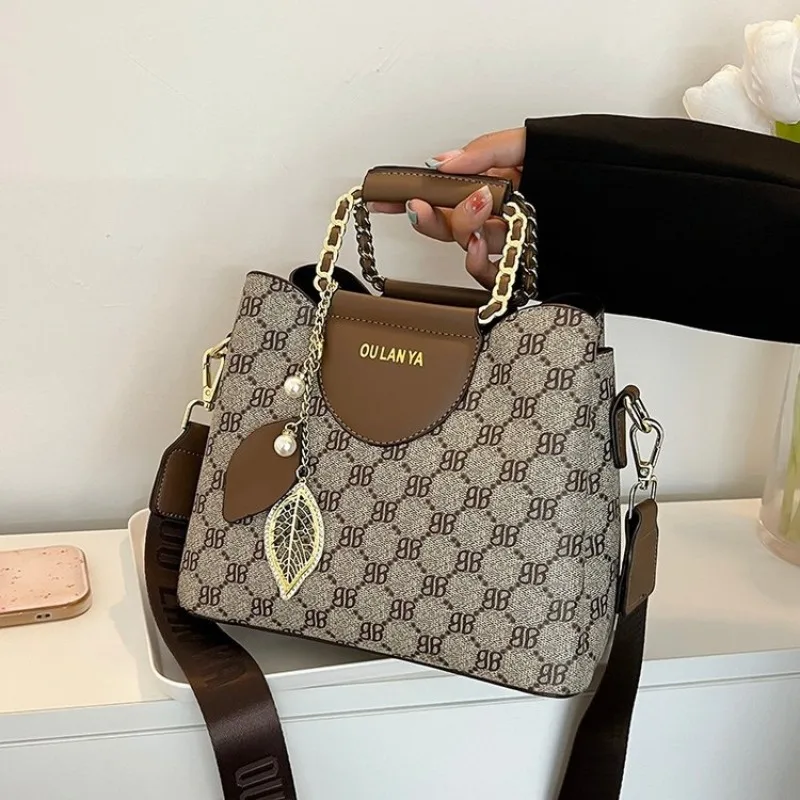 

Stylish Laser Cut Detail Women Bag Perforated Underarm Shoulder Bag For Modern Artistic Design