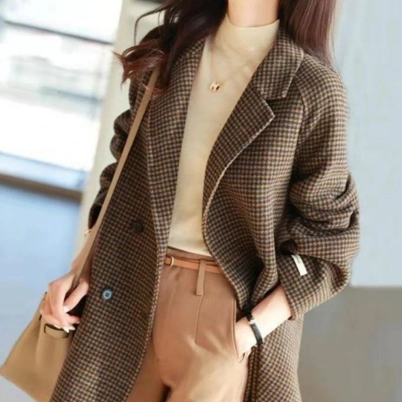 Plaid Middle Length Ladies Jackets on Sale Elegant Winter Clothes 2024 High Quality Women's Padded Wool & Blends Coat Medium Hot